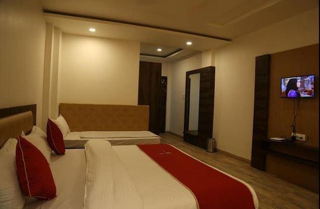 Hotel Shri Vardhan Ujjain Exterior photo
